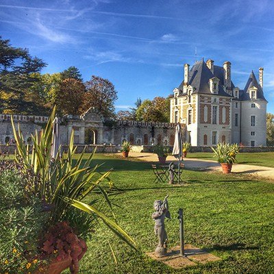 Château de Selles sur Cher, vue du pavillon Béthune depuis les pelouses est