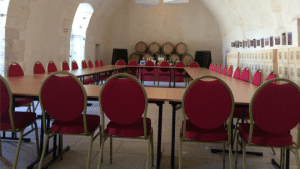salle-robert-de-courtenay-vue-escalier-conseil-administration-chaÌteau-selles-sur-cher