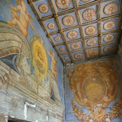Peintures murales du XVIIe siècle situées dans les Pavillons Dorés du château de Selles sur Cher