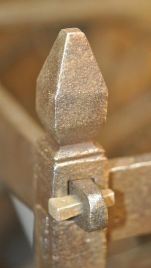 Carillon du château de Selles sur Cher, détail en fer forgé et clavette